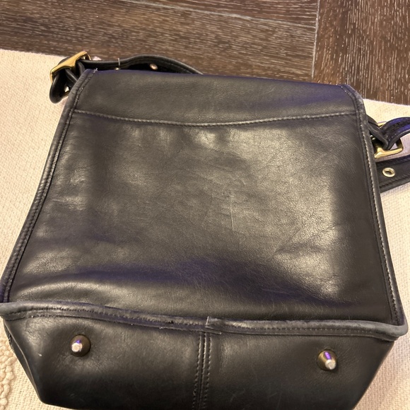 Vintage Coach bag black Front closure Inside zipper and buckle strap - Picture 2 of 7